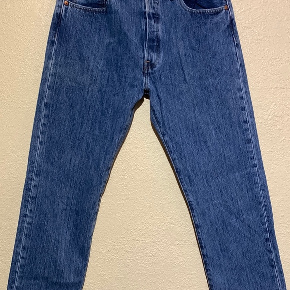 Levi Strauss Men's Jeans Button Fly Straight 501 Medium Wash W33xL34 - Picture 3 of 16